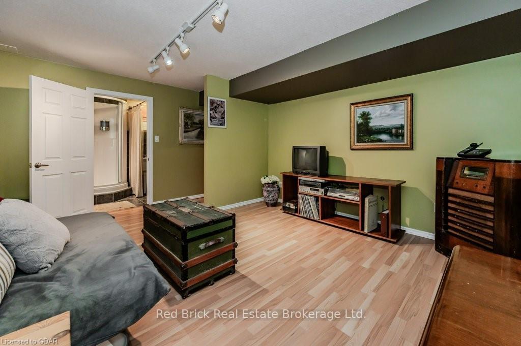 Photo 27 of 31 Kingston Crescent, Kitchener — HOMEH