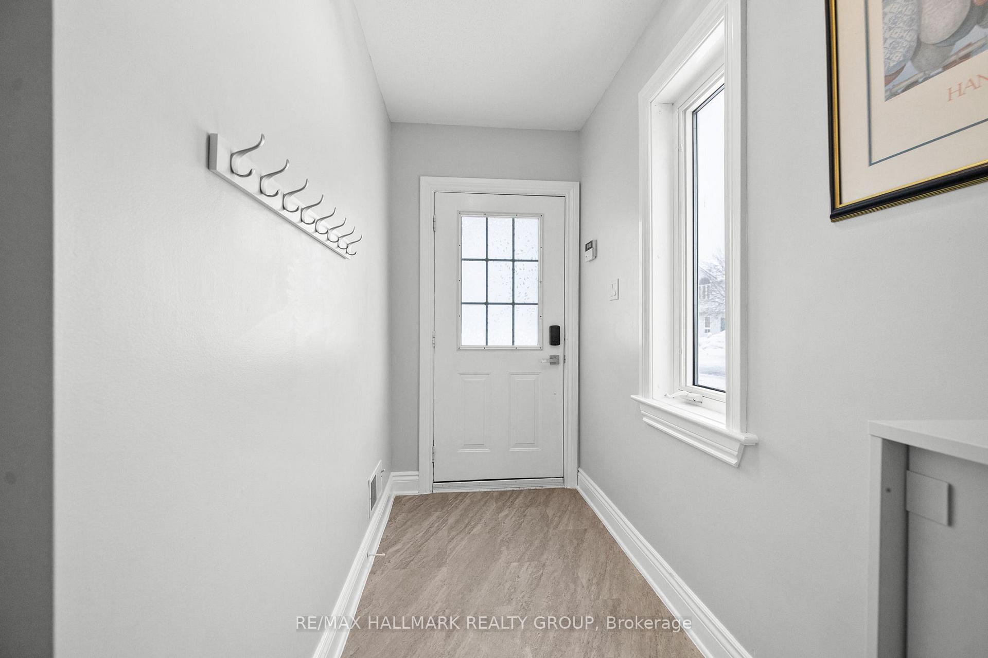 Photo 3 of 76 Castle Glen Crescent, Ottawa, Kanata - Glencairn/Hazeldean — HOMEH