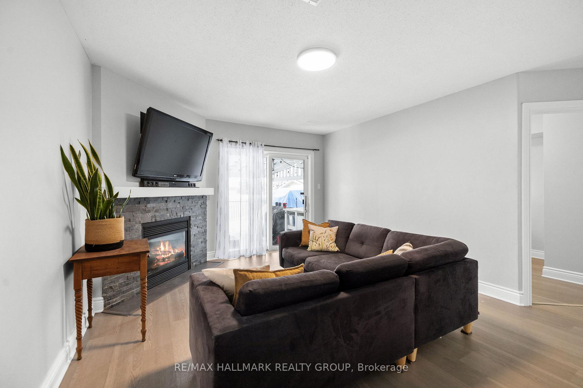 Photo 6 of 76 Castle Glen Crescent, Ottawa, Kanata - Glencairn/Hazeldean — HOMEH