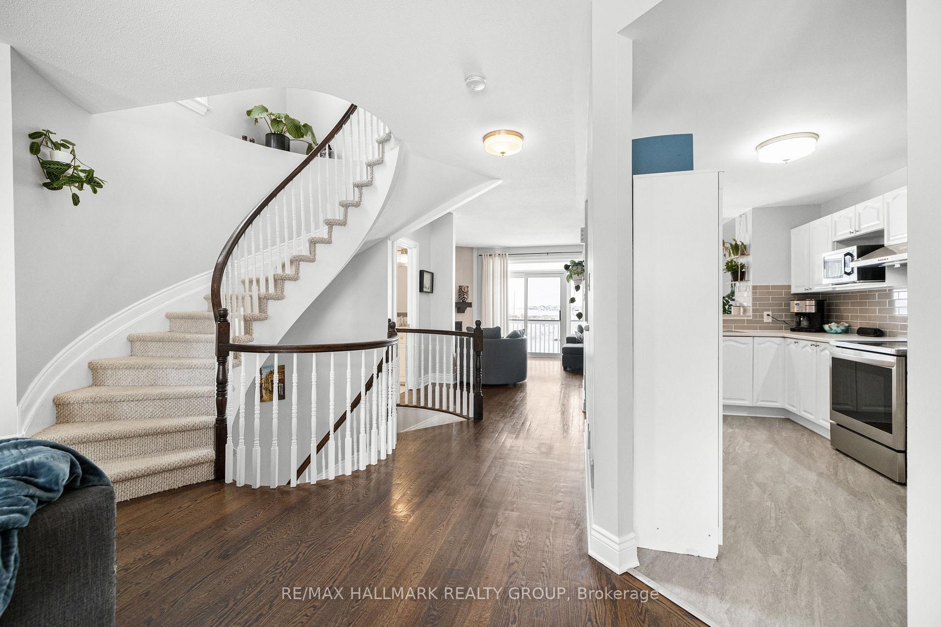 Photo 10 of 76 Castle Glen Crescent, Ottawa, Kanata - Glencairn/Hazeldean — HOMEH
