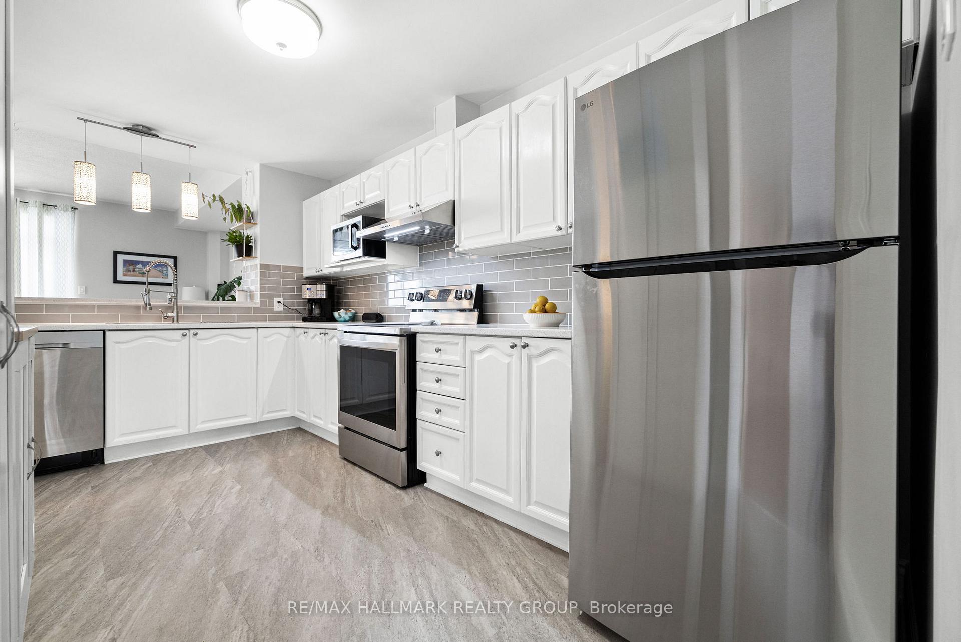 Photo 11 of 76 Castle Glen Crescent, Ottawa, Kanata - Glencairn/Hazeldean — HOMEH