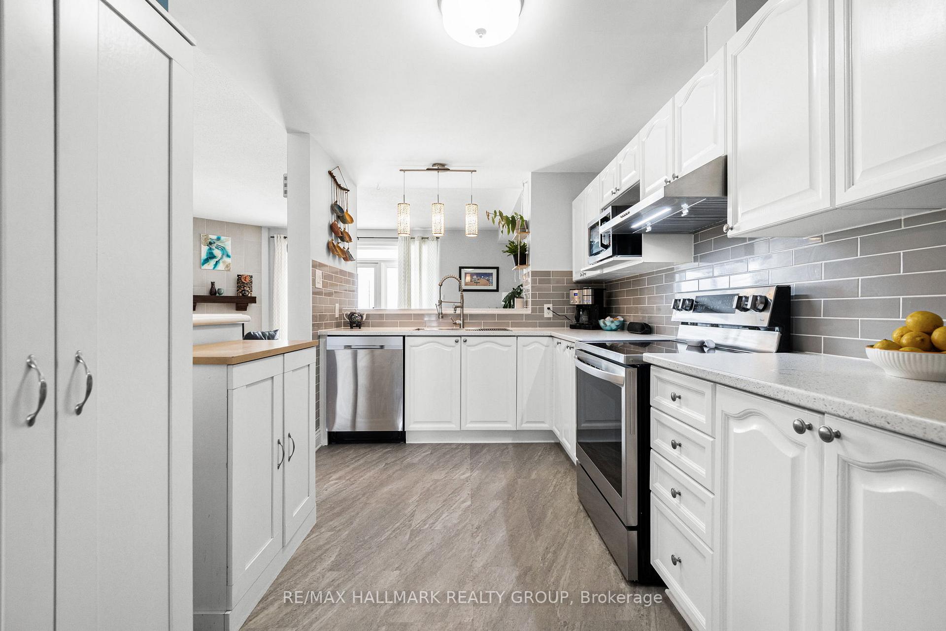 Photo 12 of 76 Castle Glen Crescent, Ottawa, Kanata - Glencairn/Hazeldean — HOMEH