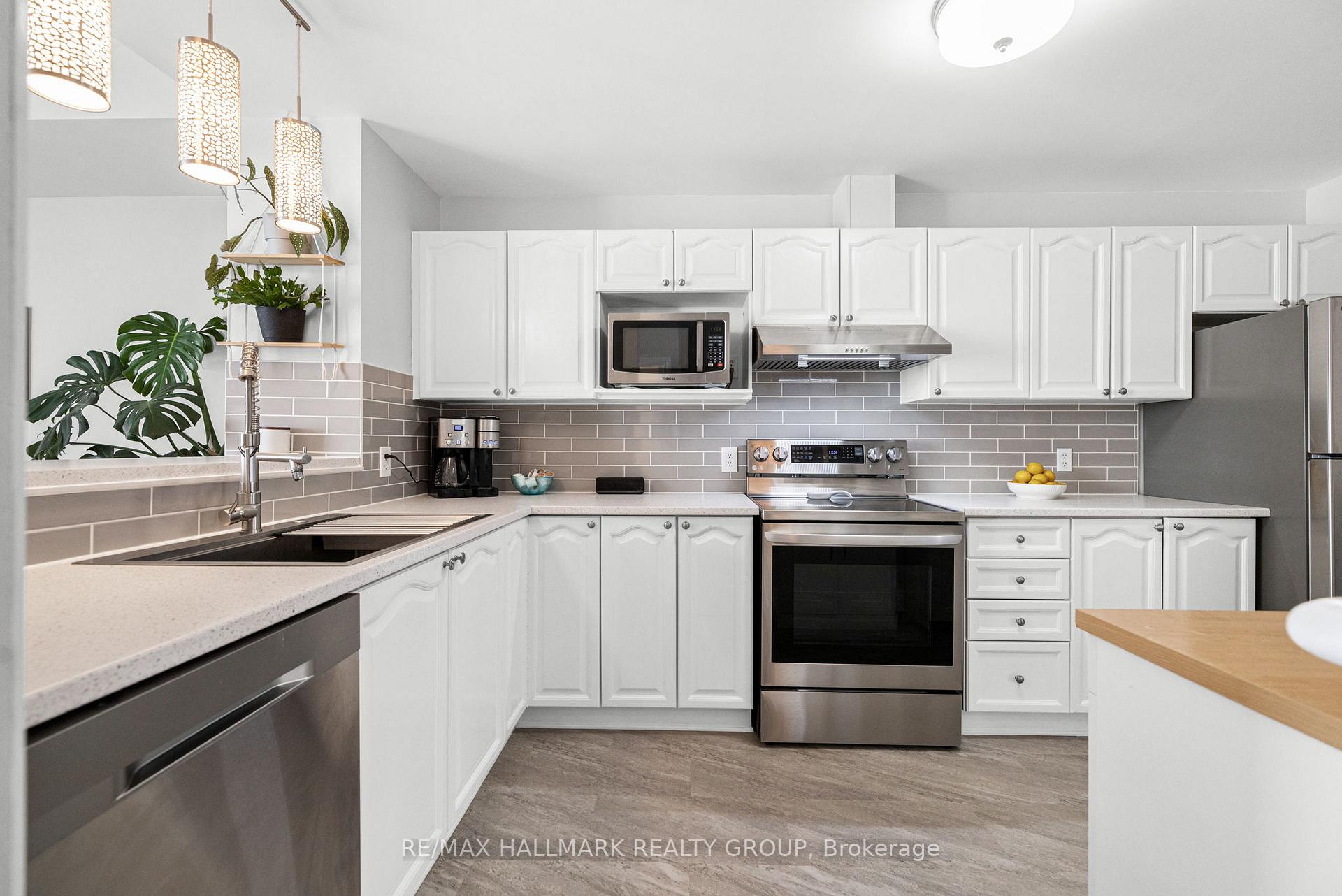 Photo 14 of 76 Castle Glen Crescent, Ottawa, Kanata - Glencairn/Hazeldean — HOMEH