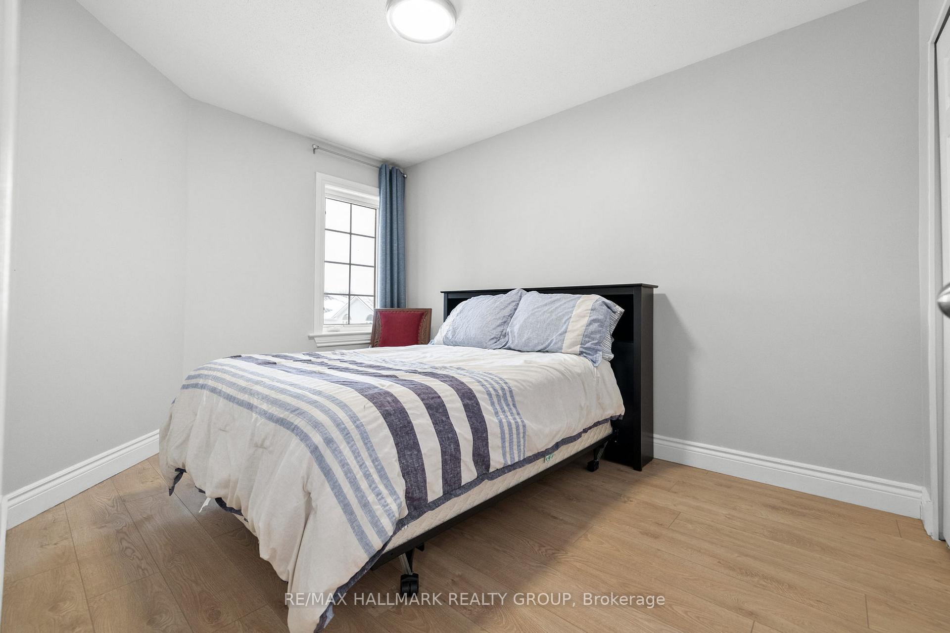 Photo 36 of 76 Castle Glen Crescent, Ottawa, Kanata - Glencairn/Hazeldean — HOMEH