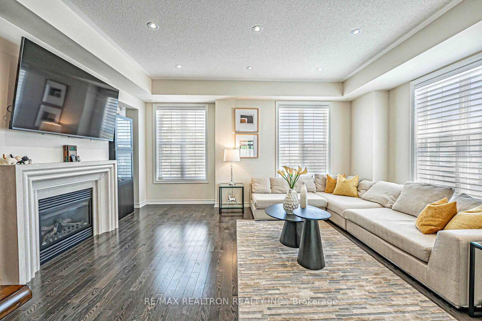 Photo 5 of 1 Ruskov Lane, Markham, Cathedraltown — HOMEH