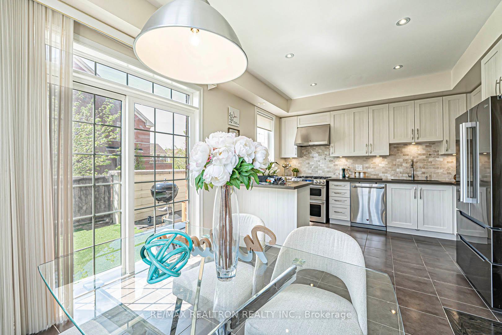 Photo 12 of 1 Ruskov Lane, Markham, Cathedraltown — HOMEH
