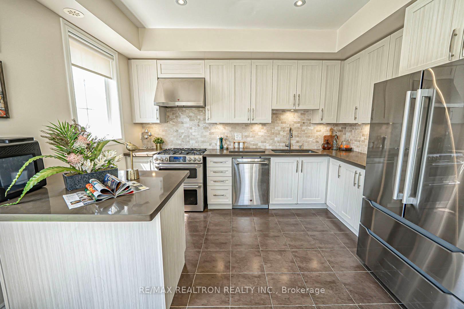Photo 13 of 1 Ruskov Lane, Markham, Cathedraltown — HOMEH