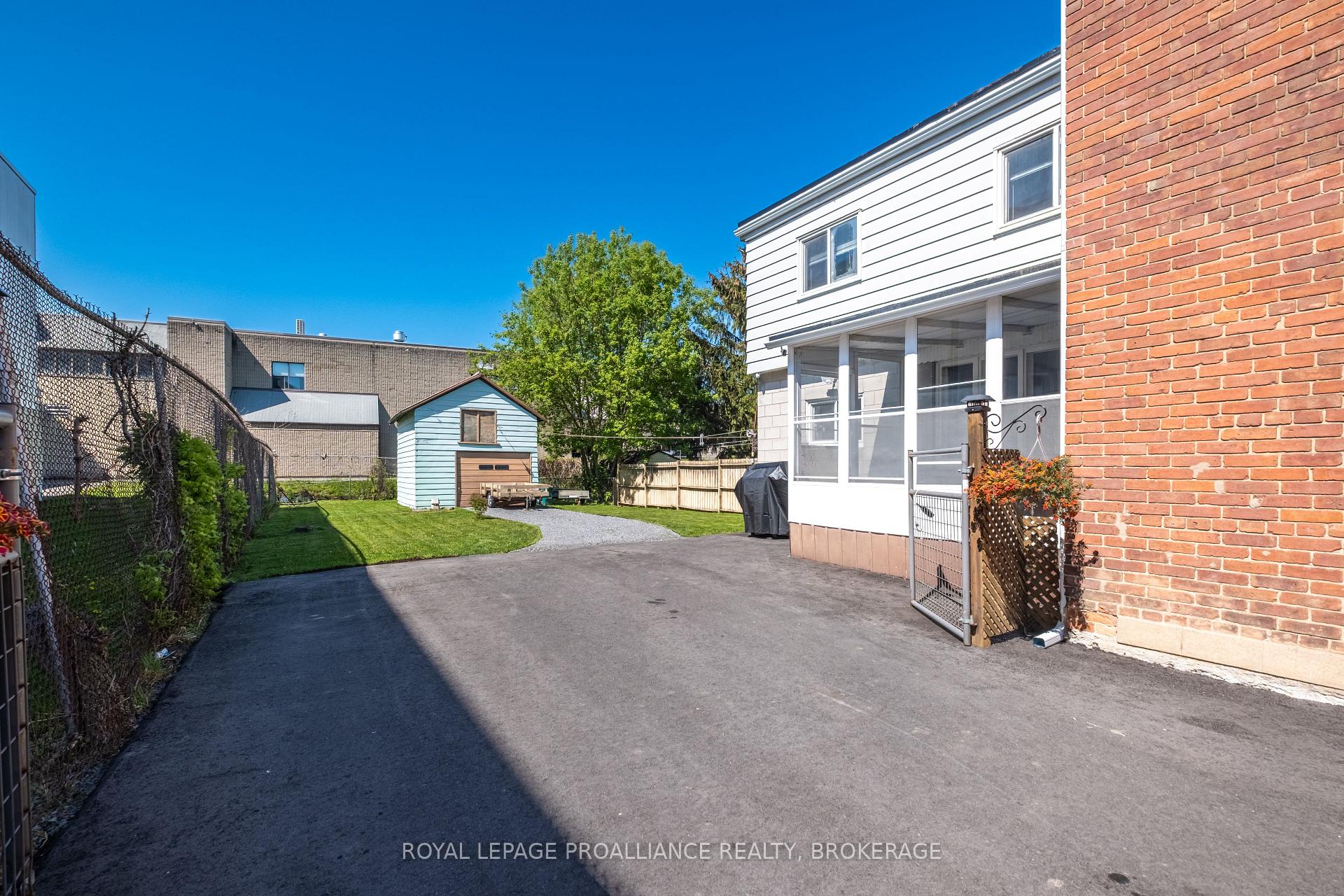 Photo 4 of 139 Stephen Street, Kingston, East of Sir John A. Blvd — HOMEH
