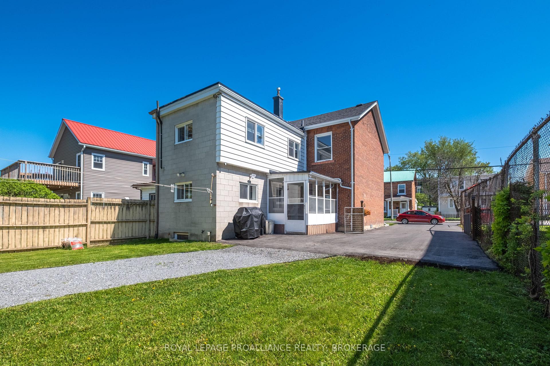 Photo 5 of 139 Stephen Street, Kingston, East of Sir John A. Blvd — HOMEH