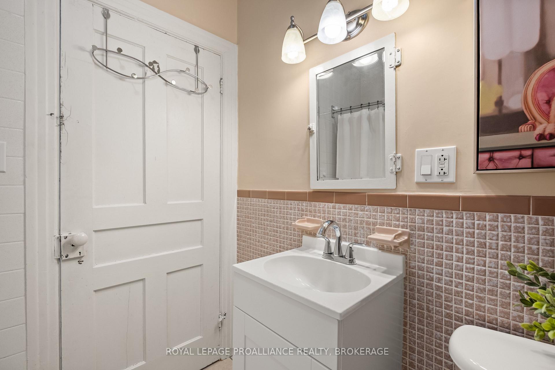 Photo 37 of 139 Stephen Street, Kingston, East of Sir John A. Blvd — HOMEH