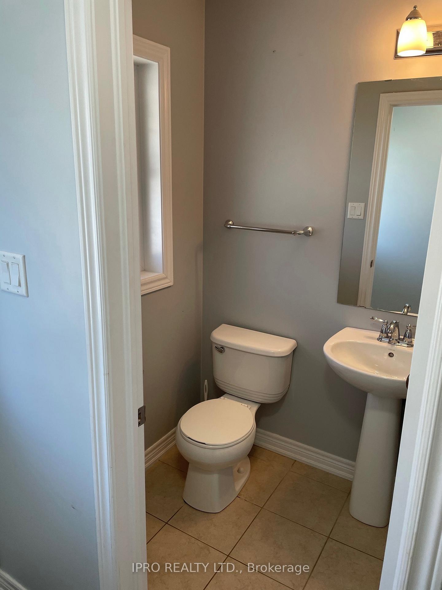 Photo 5 of Unit 2, 10 Pumpkin Pass, Hamilton, Binbrook — HOMEH