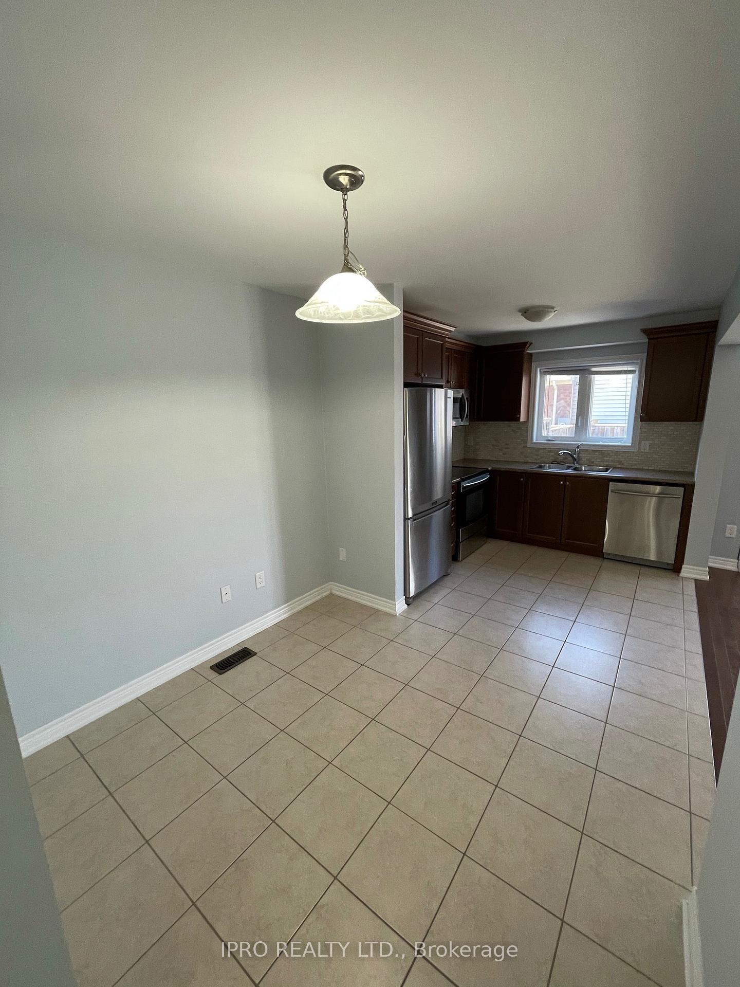 Photo 6 of Unit 2, 10 Pumpkin Pass, Hamilton, Binbrook — HOMEH