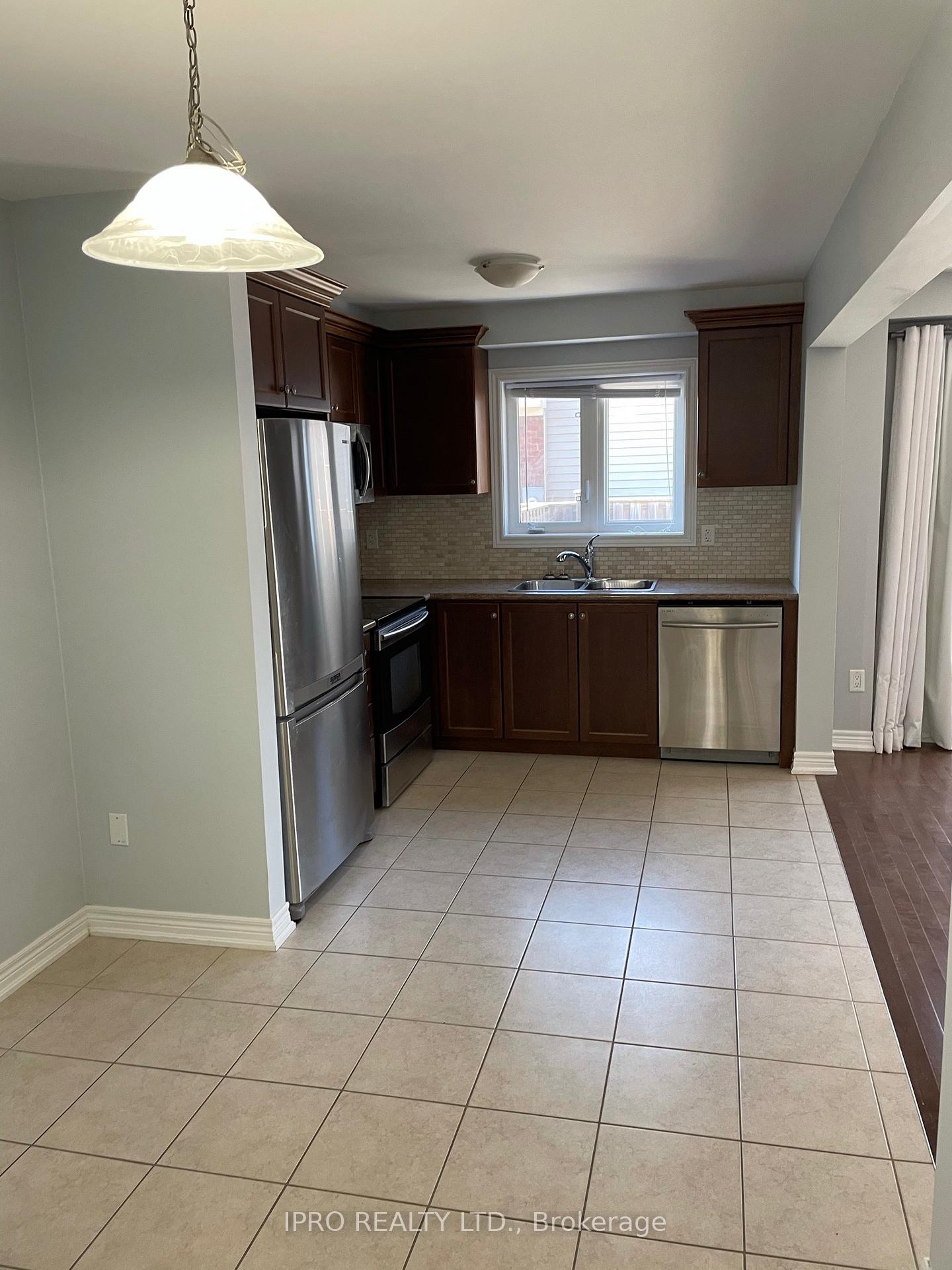 Photo 7 of Unit 2, 10 Pumpkin Pass, Hamilton, Binbrook — HOMEH