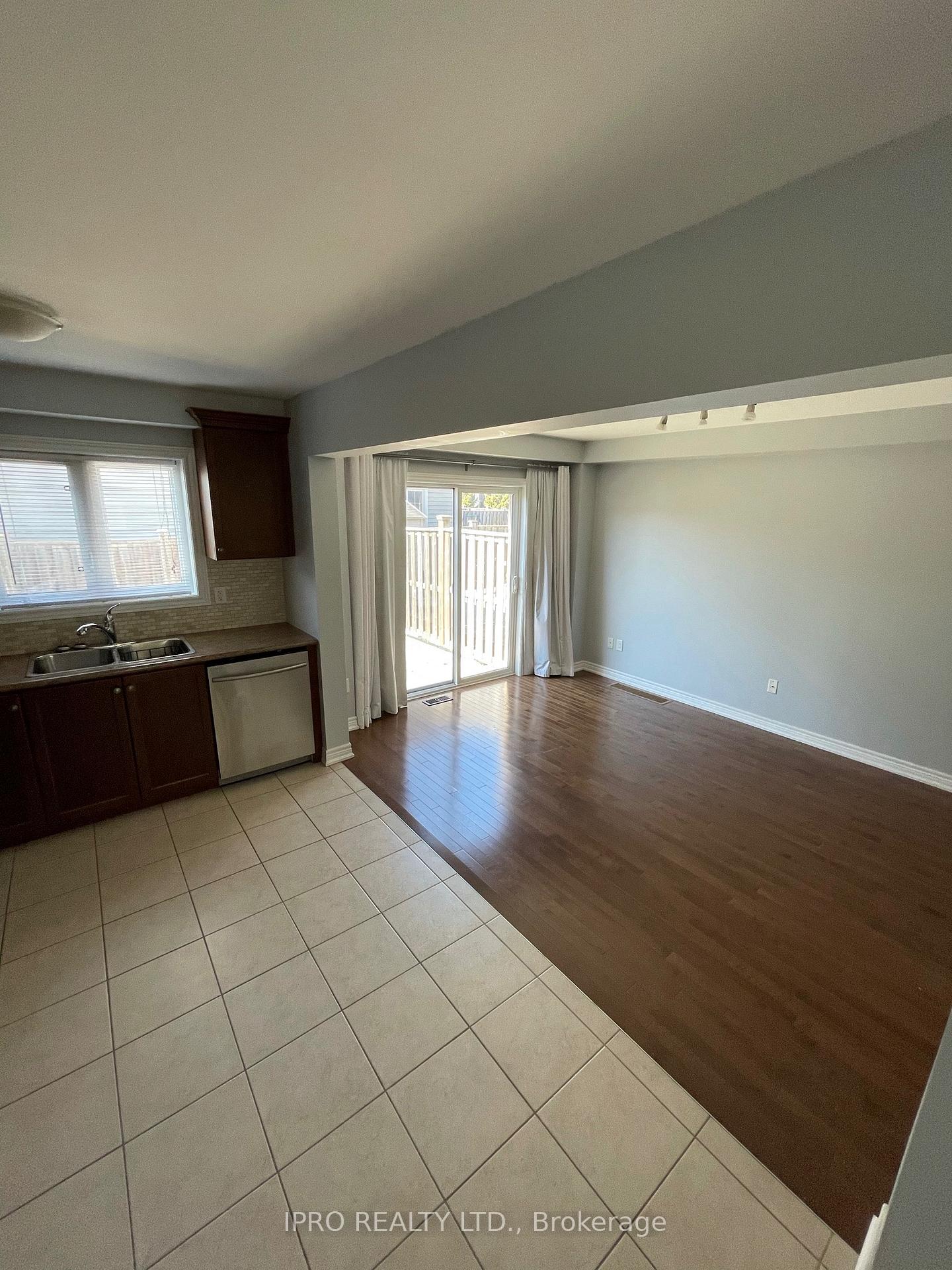 Photo 12 of Unit 2, 10 Pumpkin Pass, Hamilton, Binbrook — HOMEH