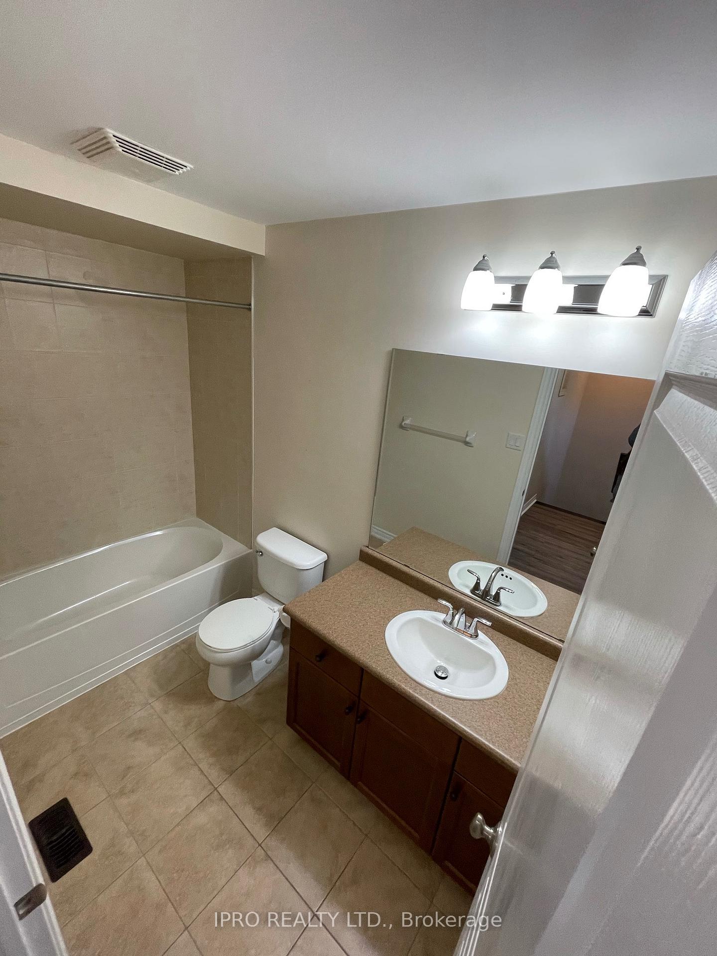 Photo 21 of Unit 2, 10 Pumpkin Pass, Hamilton, Binbrook — HOMEH