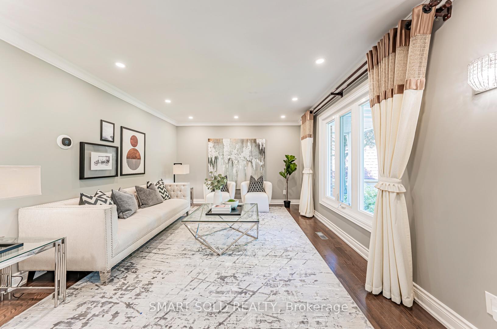 Photo 12 of 17 Woolsthorpe Crescent, Markham, German Mills — HOMEH