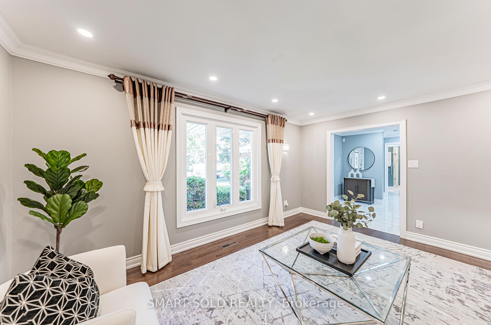 Photo 13 of 17 Woolsthorpe Crescent, Markham, German Mills — HOMEH