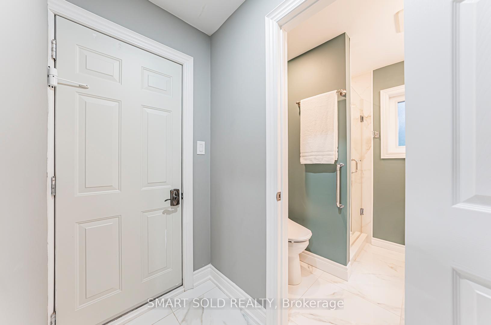 Photo 15 of 17 Woolsthorpe Crescent, Markham, German Mills — HOMEH