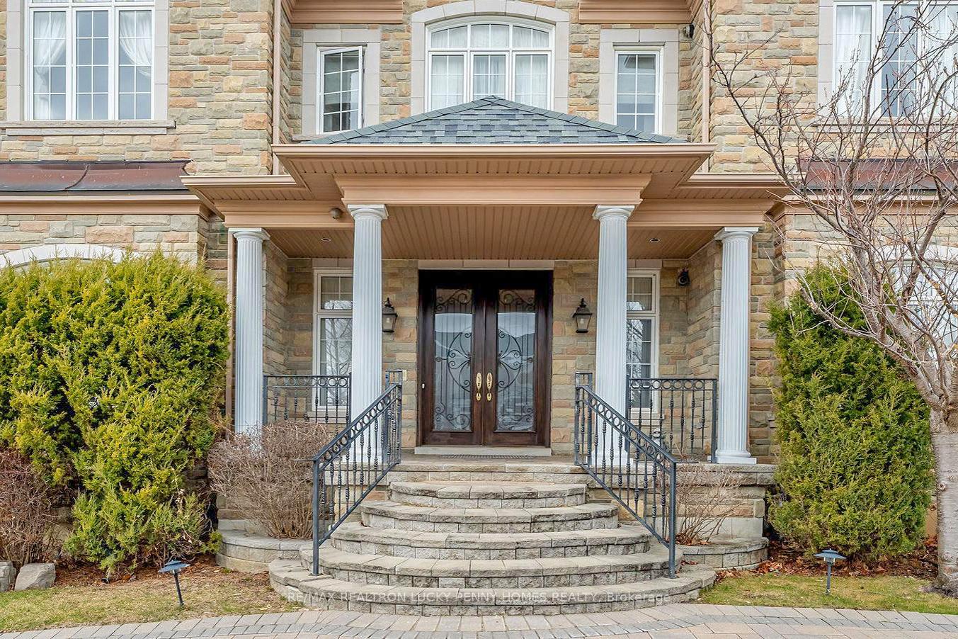 Photo 2 of 26 Heritage Woods Manor, Markham, Devil's Elbow — HOMEH