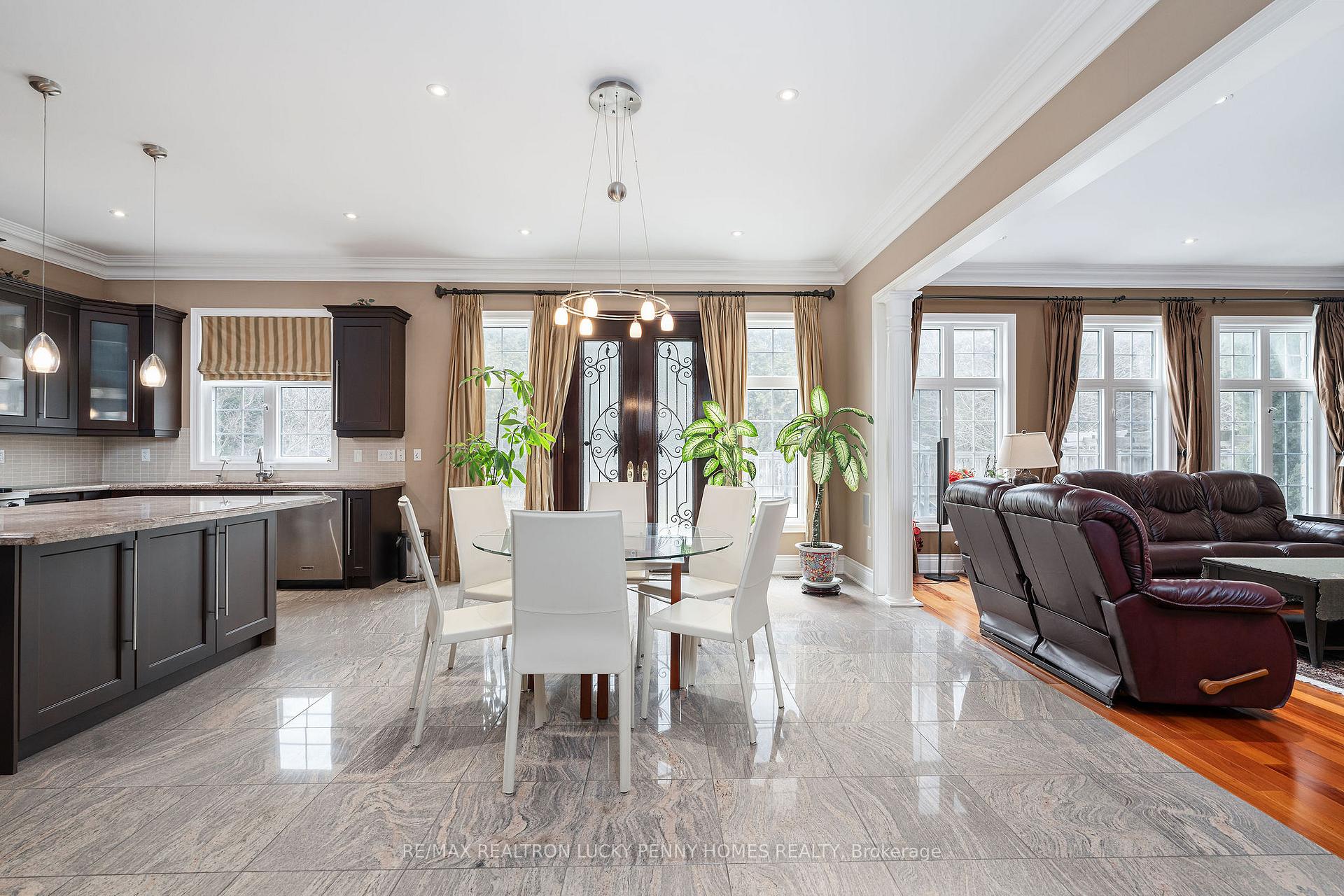 Photo 9 of 26 Heritage Woods Manor, Markham, Devil's Elbow — HOMEH