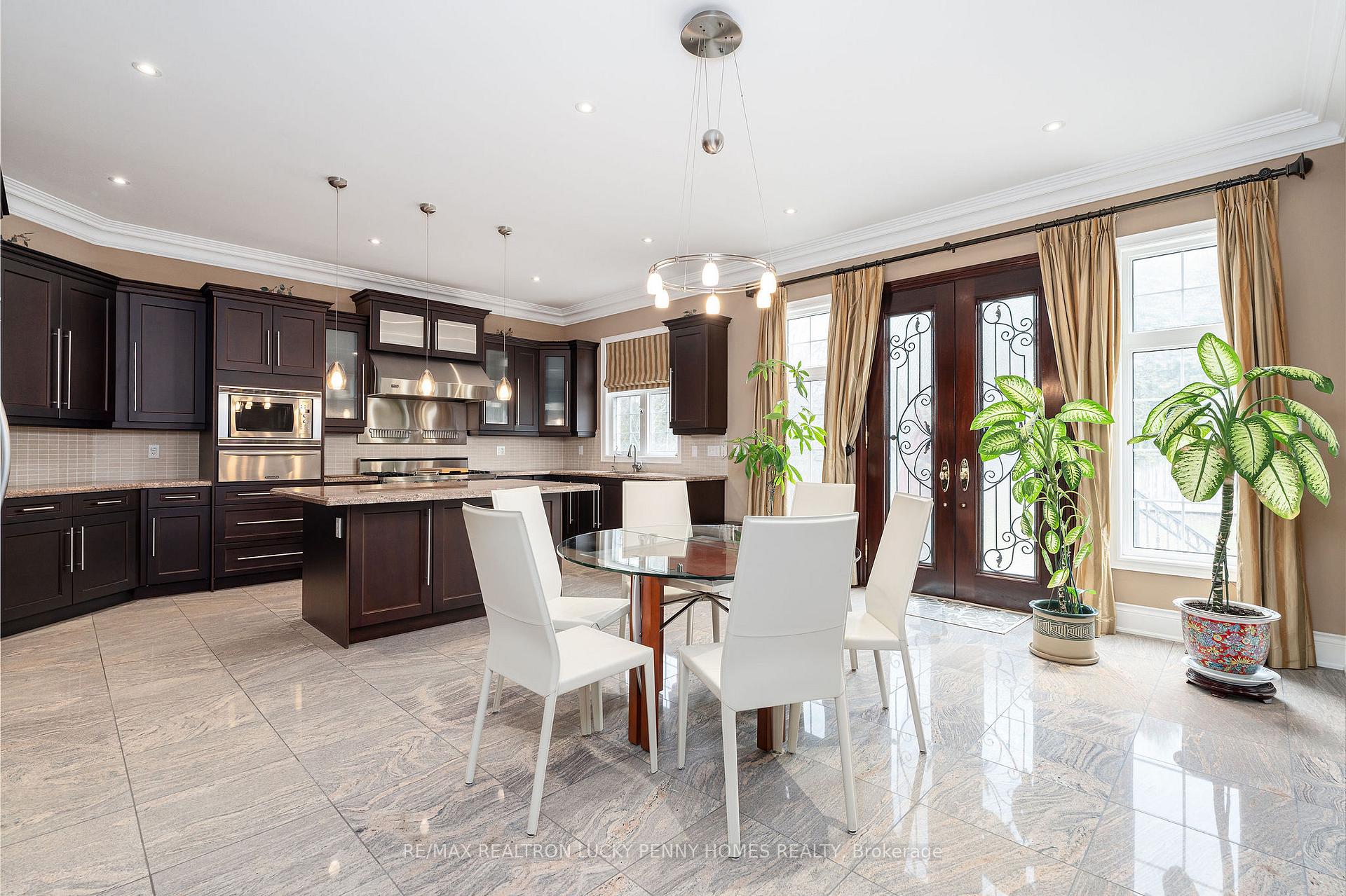 Photo 10 of 26 Heritage Woods Manor, Markham, Devil's Elbow — HOMEH