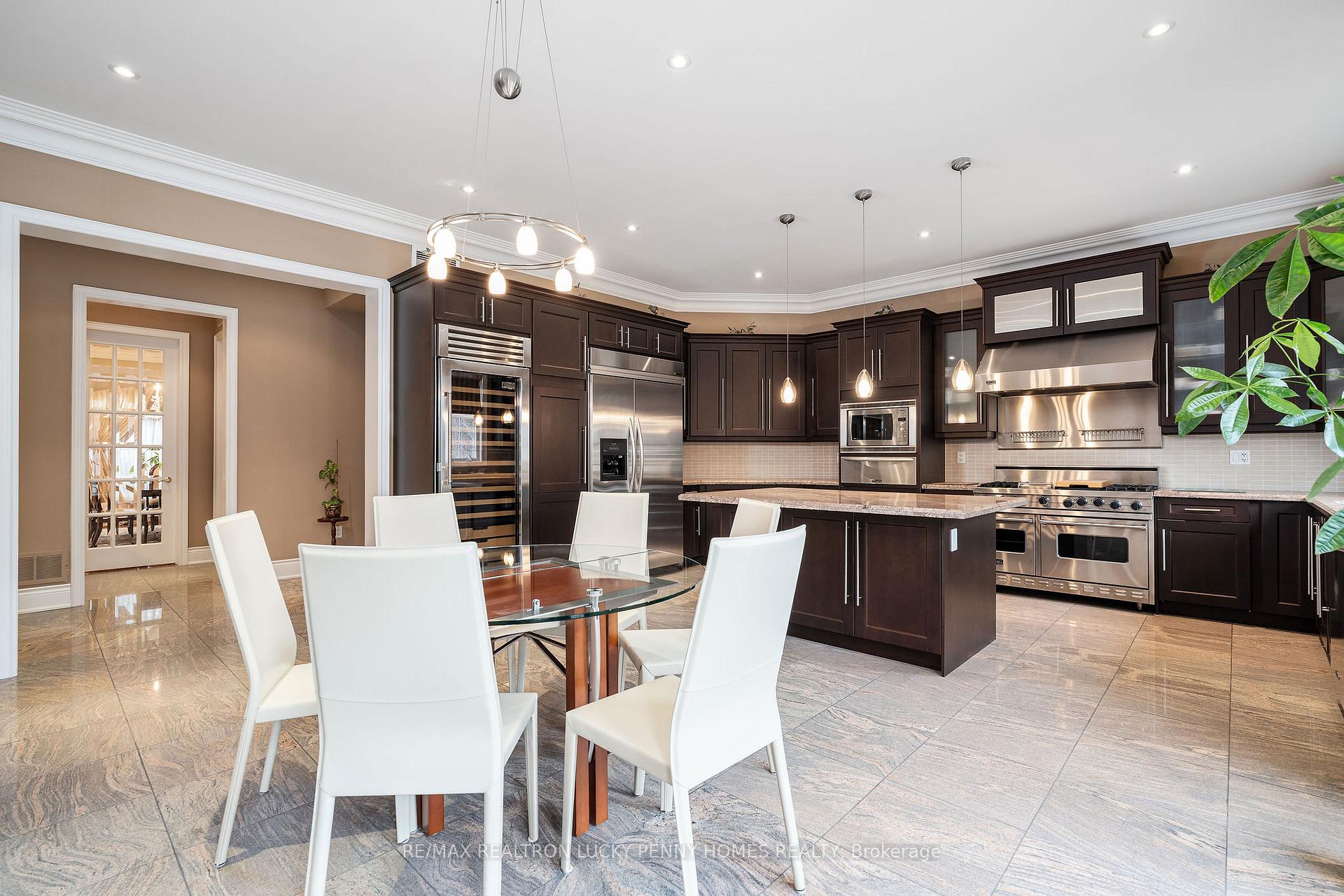 Photo 11 of 26 Heritage Woods Manor, Markham, Devil's Elbow — HOMEH