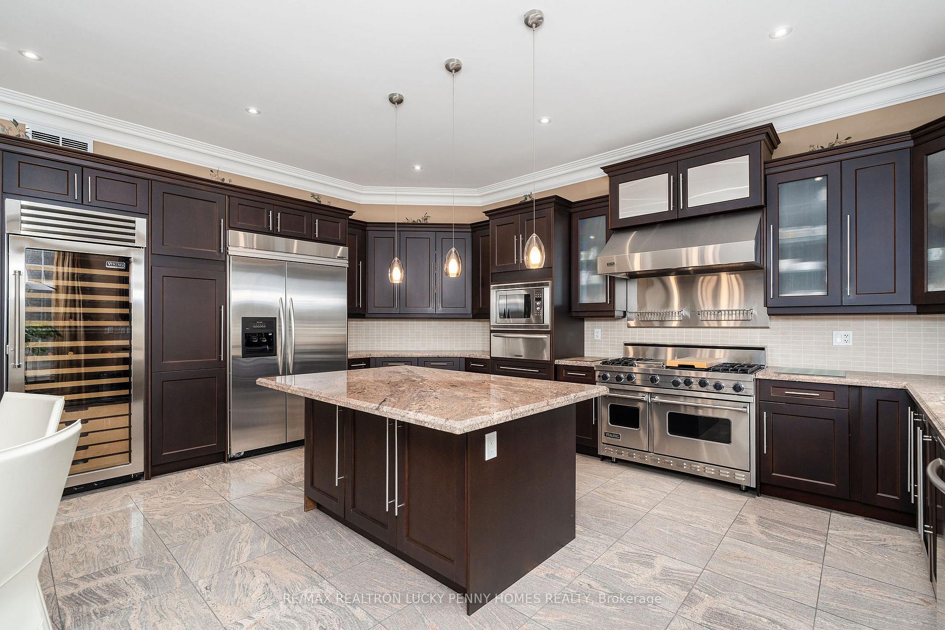 Photo 12 of 26 Heritage Woods Manor, Markham, Devil's Elbow — HOMEH