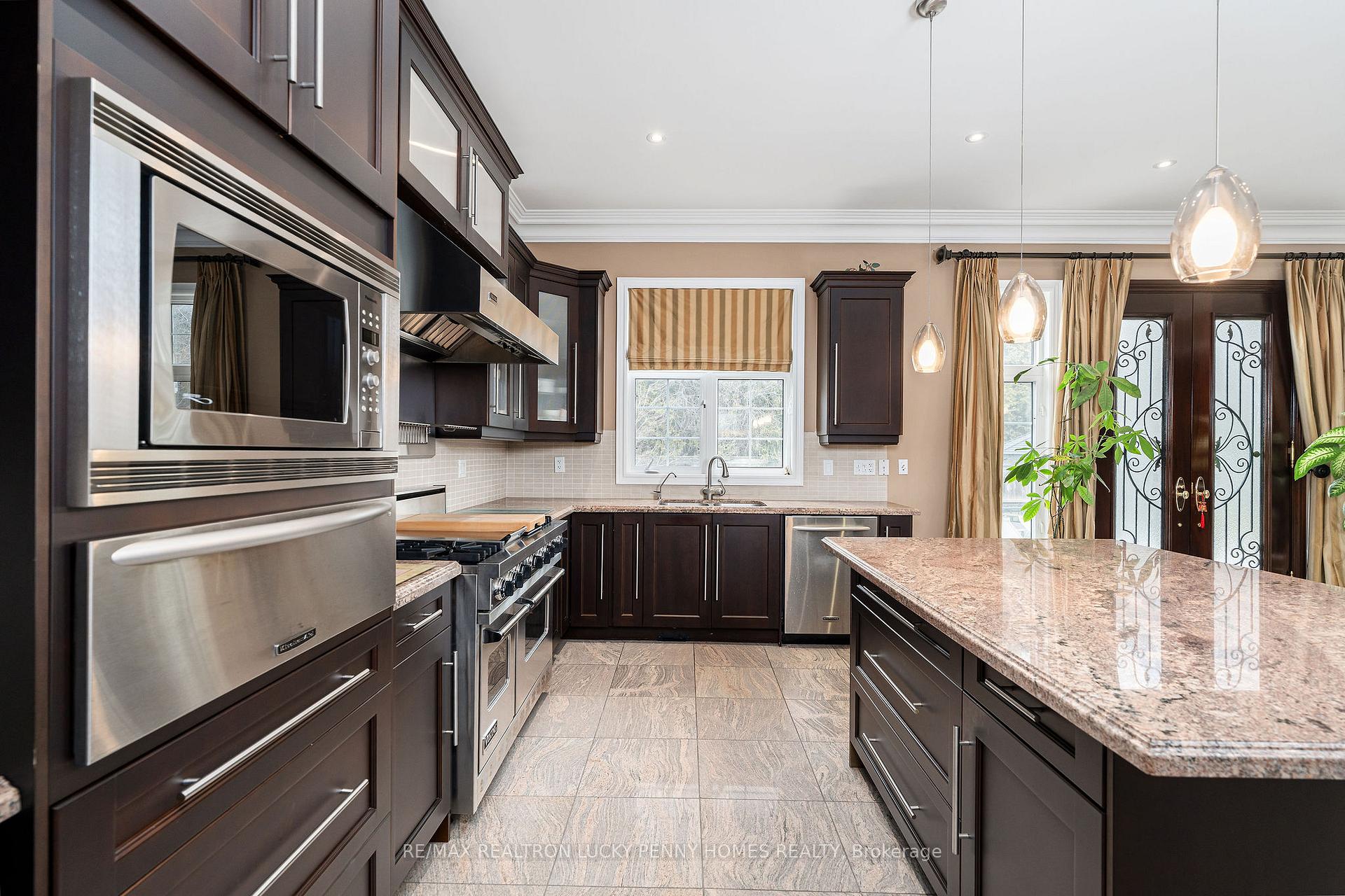 Photo 14 of 26 Heritage Woods Manor, Markham, Devil's Elbow — HOMEH