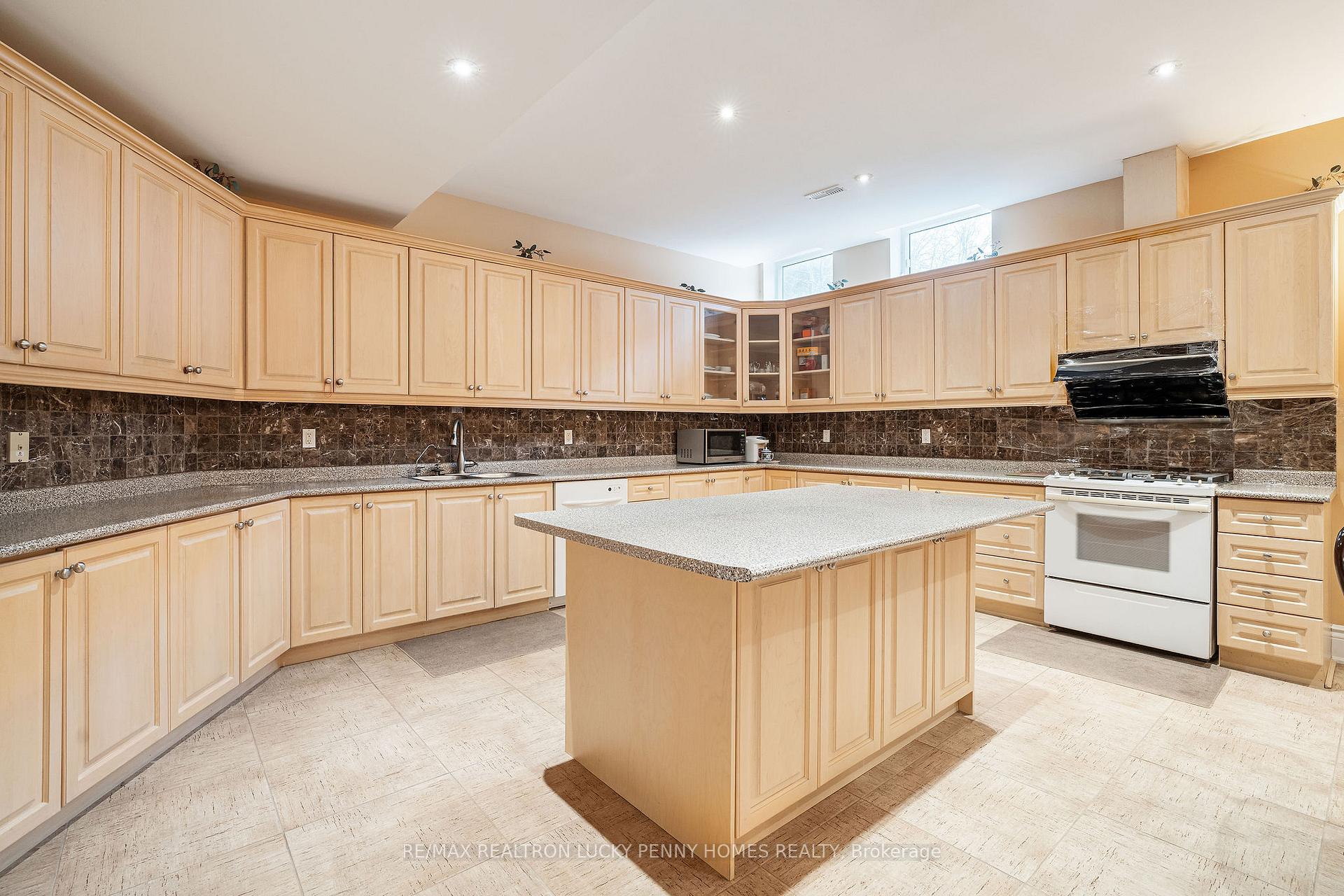 Photo 38 of 26 Heritage Woods Manor, Markham, Devil's Elbow — HOMEH