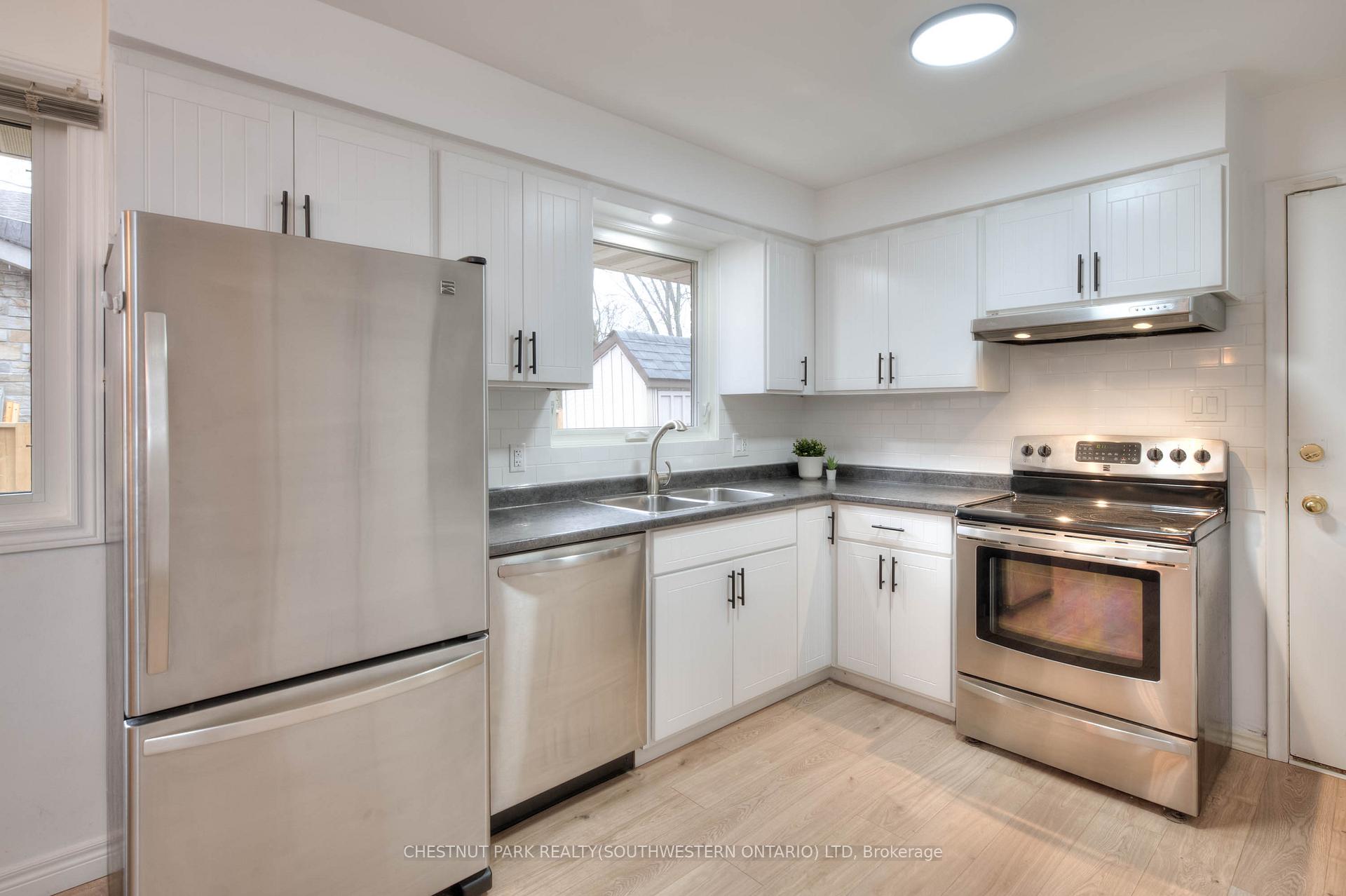 Photo 13 of 482 Franklin Street N, Kitchener — HOMEH