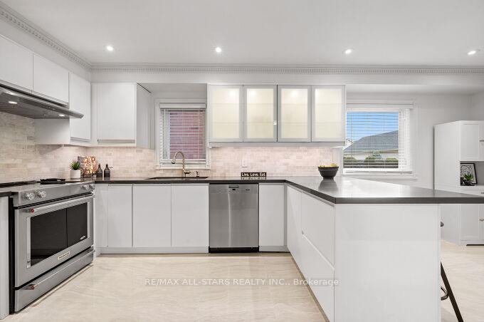 Photo 2 of 42 Glendennan Avenue, Markham, Cornell — HOMEH