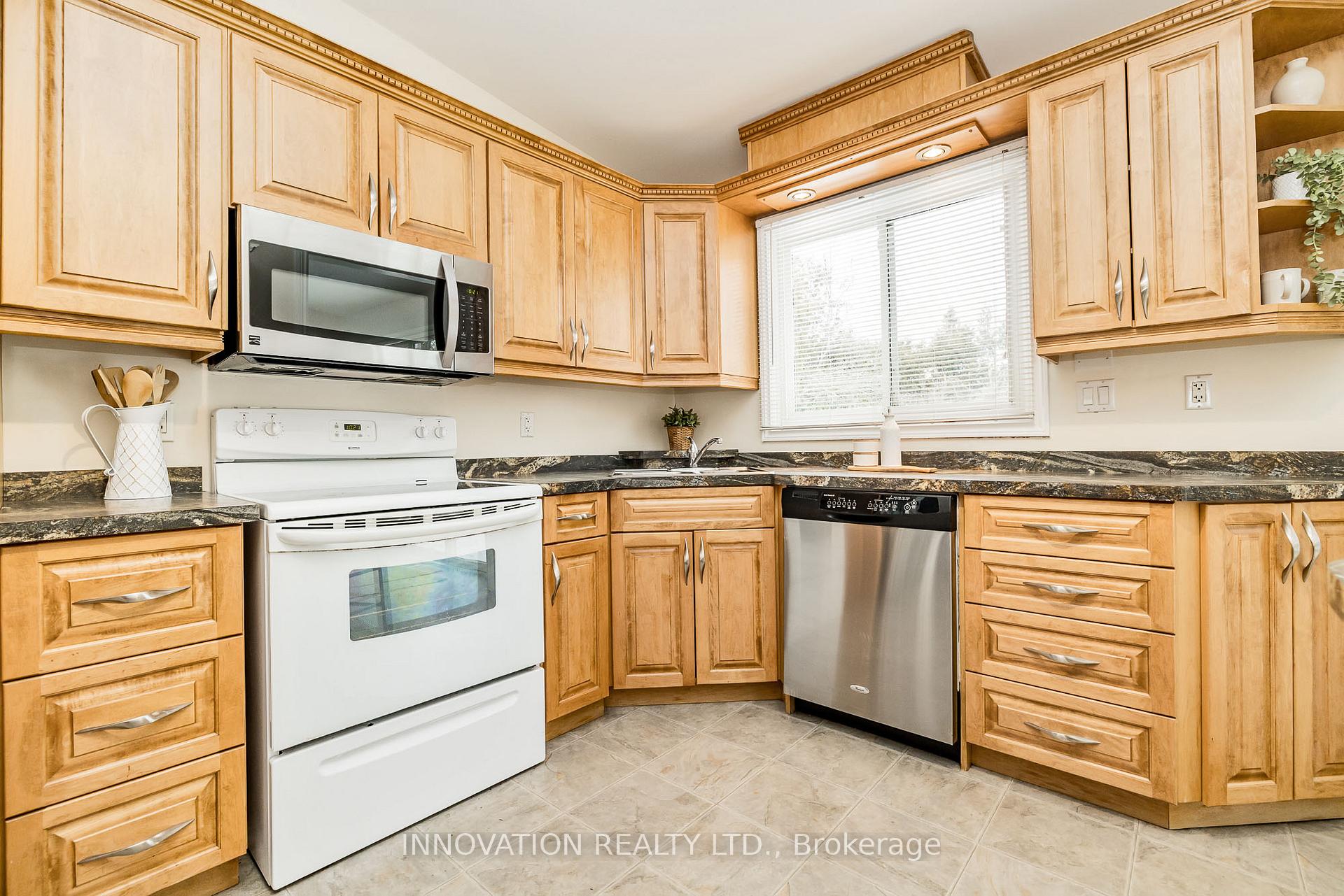 Photo 16 of 19 Scharf Lane, Ottawa, Kanata - Glencairn/Hazeldean — HOMEH