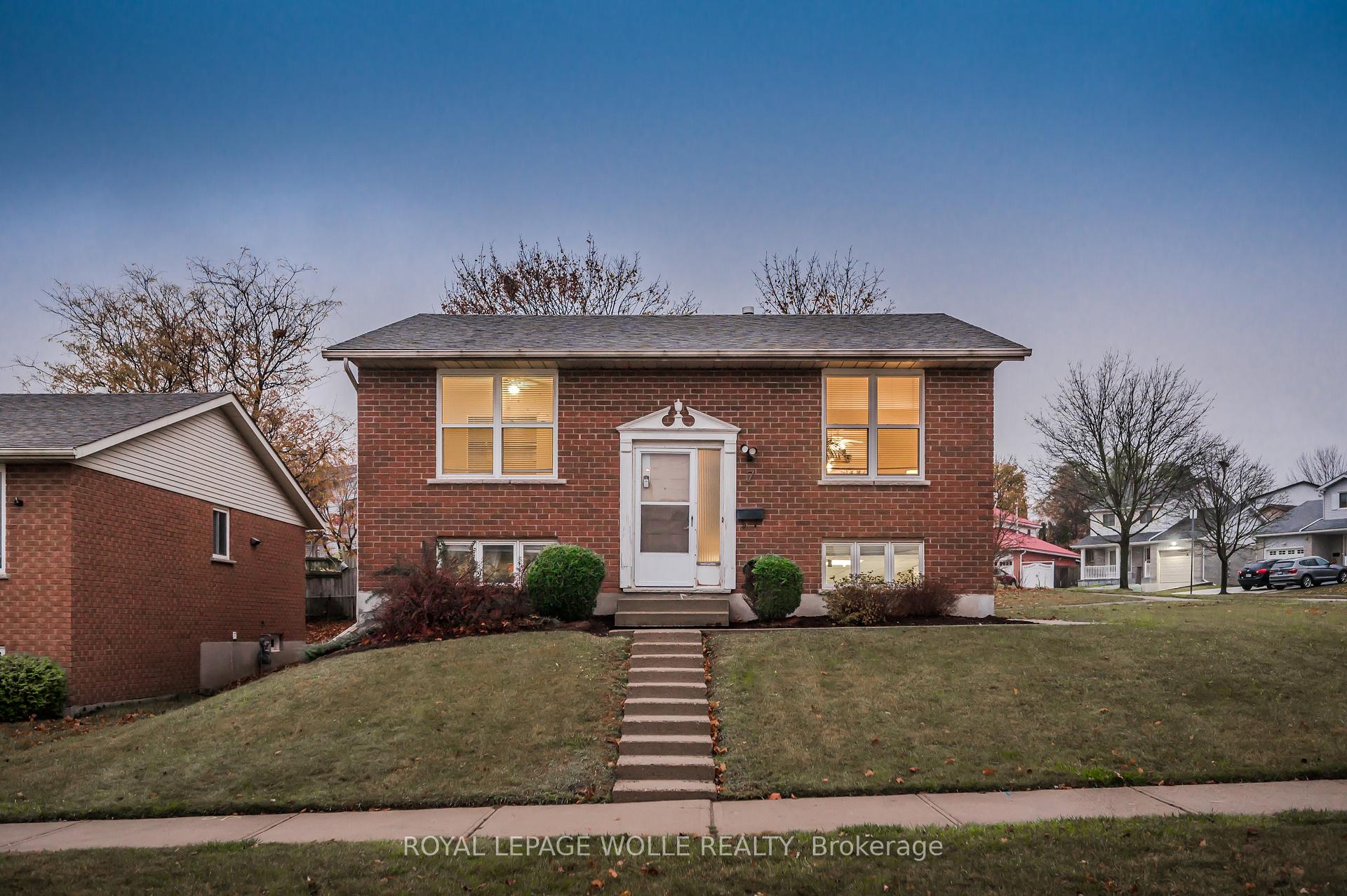 Photo 2 of 7 Daytona Street, Kitchener — HOMEH