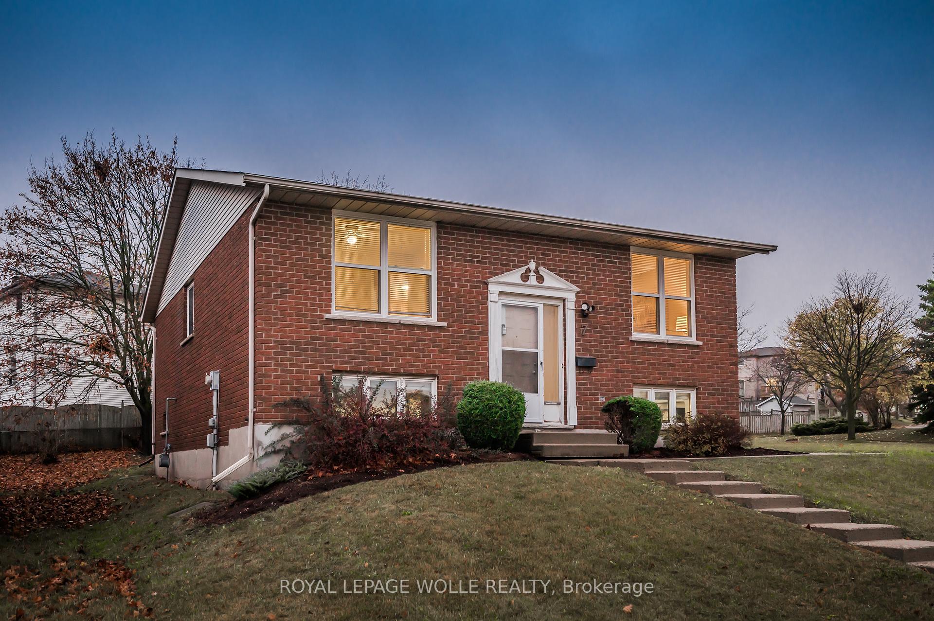 Photo 3 of 7 Daytona Street, Kitchener — HOMEH