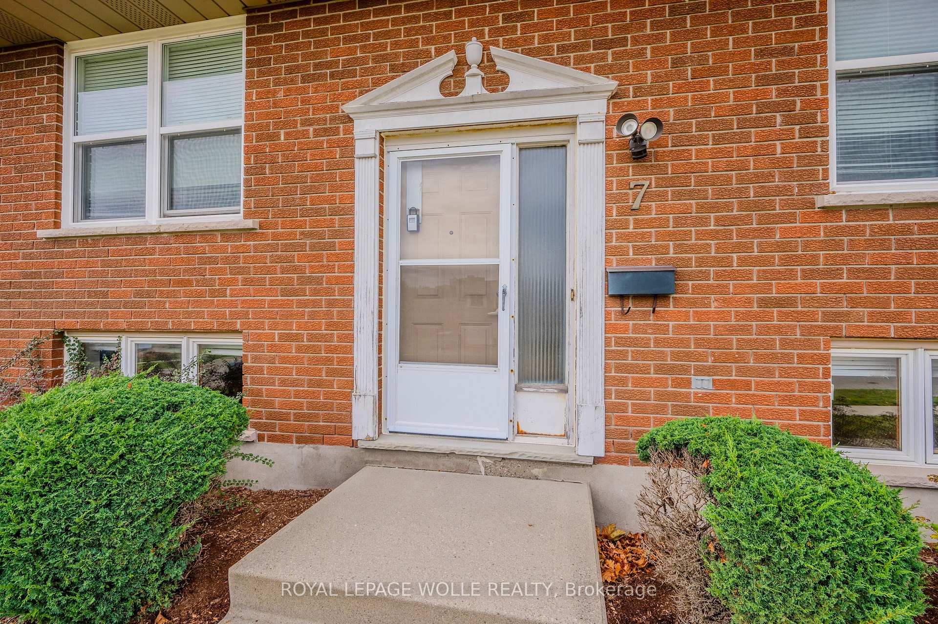 Photo 5 of 7 Daytona Street, Kitchener — HOMEH