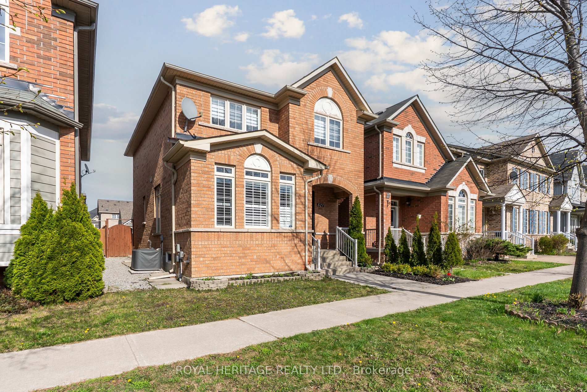 Photo 2 of 527 Country Glen Road, Markham, Cornell — HOMEH