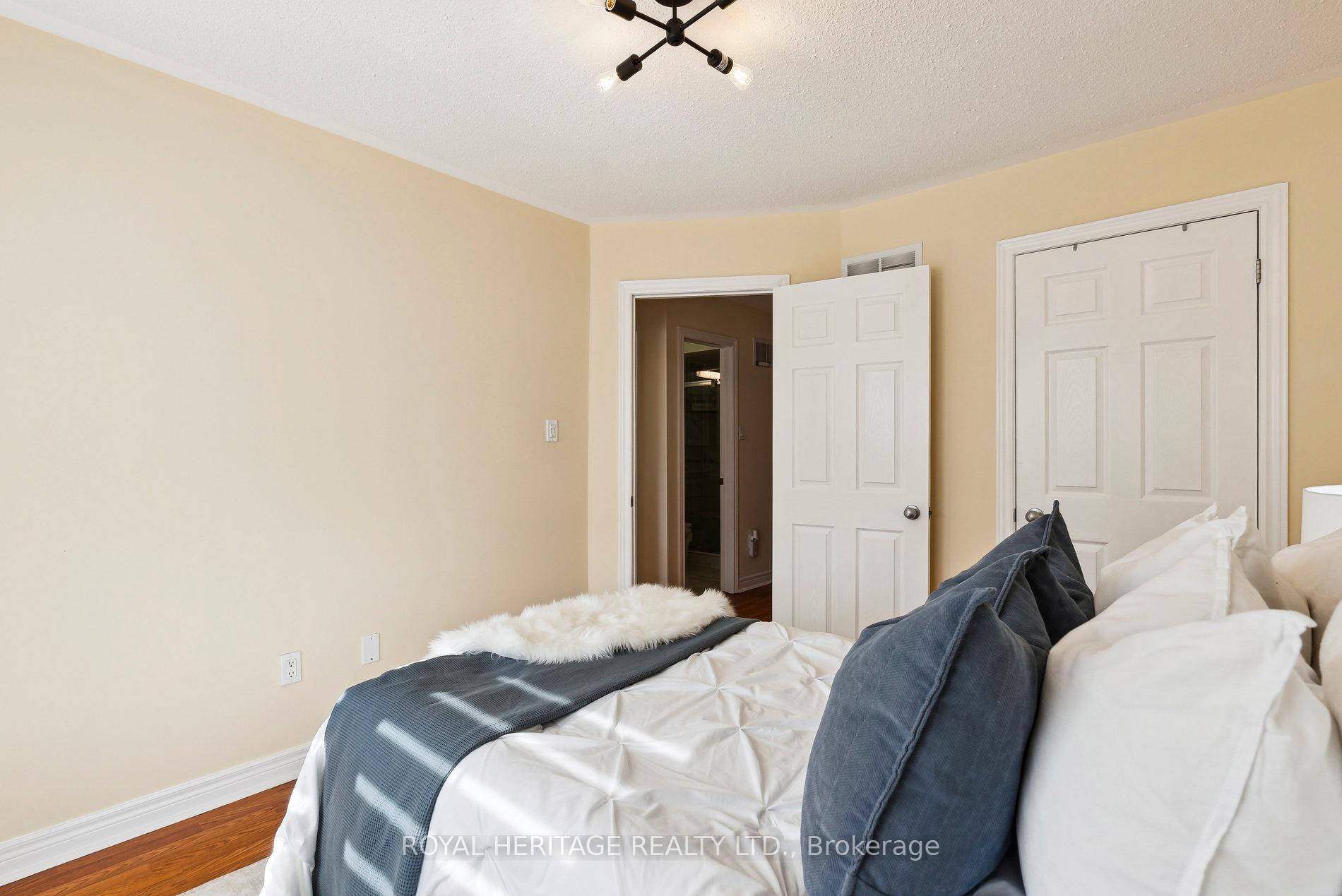 Photo 37 of 527 Country Glen Road, Markham, Cornell — HOMEH
