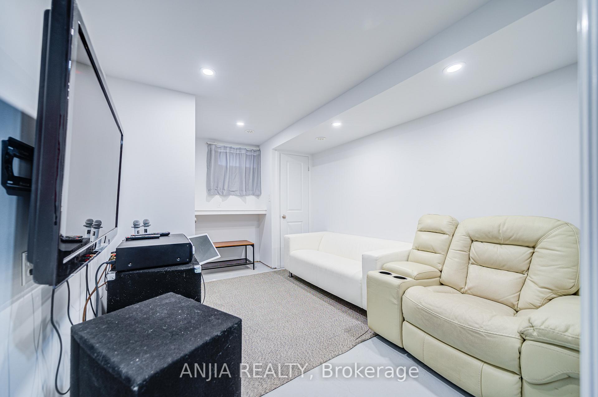 Photo 13 of 3 Carneros Way, Markham, Cedar Grove — HOMEH