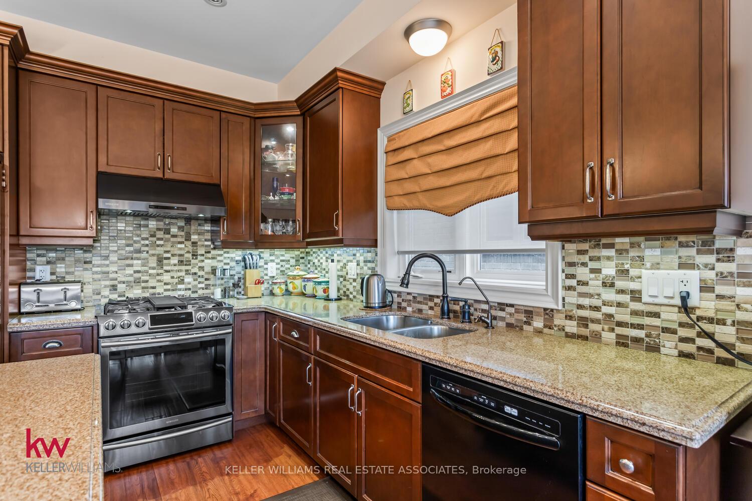 Photo 7 of 691 Robert Ferrie Drive, Kitchener — HOMEH