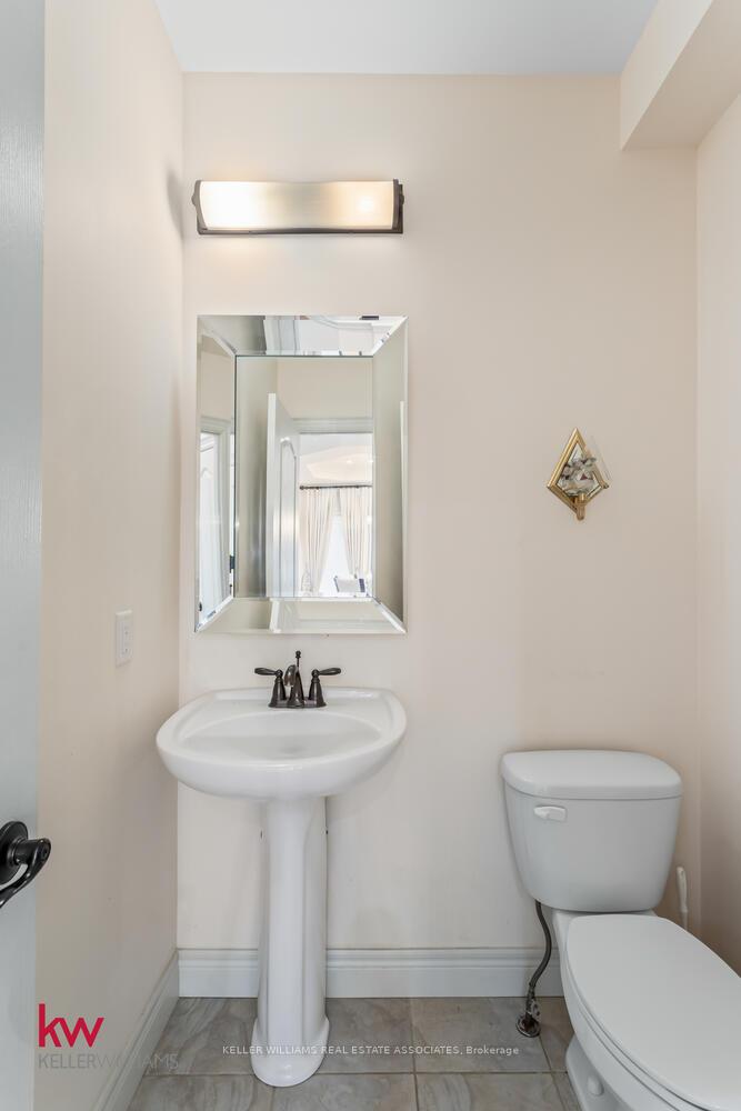 Photo 10 of 691 Robert Ferrie Drive, Kitchener — HOMEH