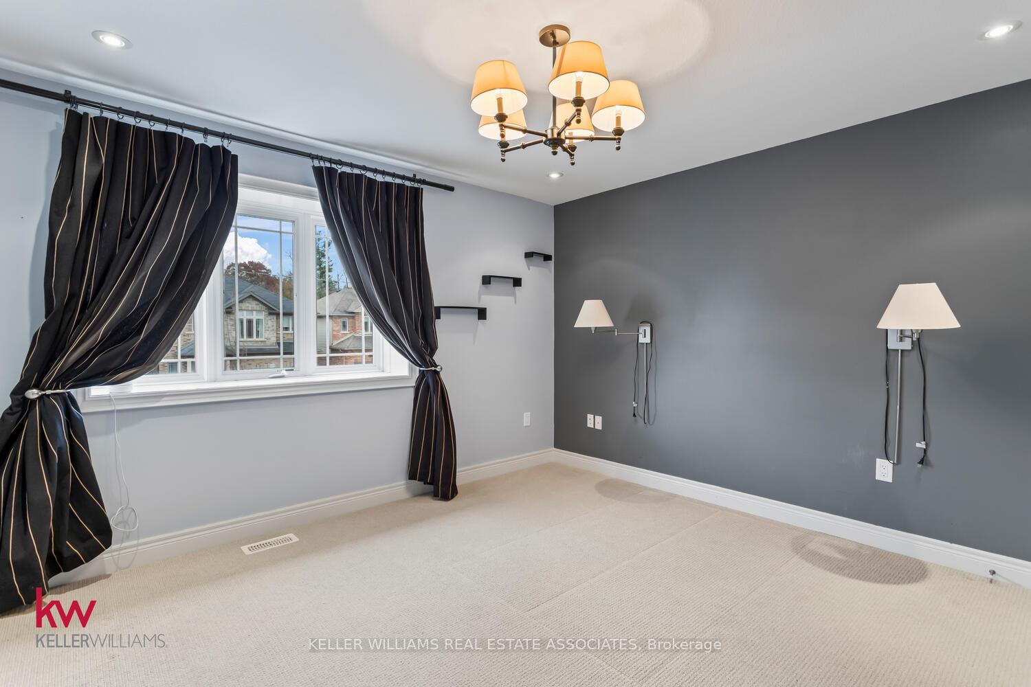 Photo 14 of 691 Robert Ferrie Drive, Kitchener — HOMEH