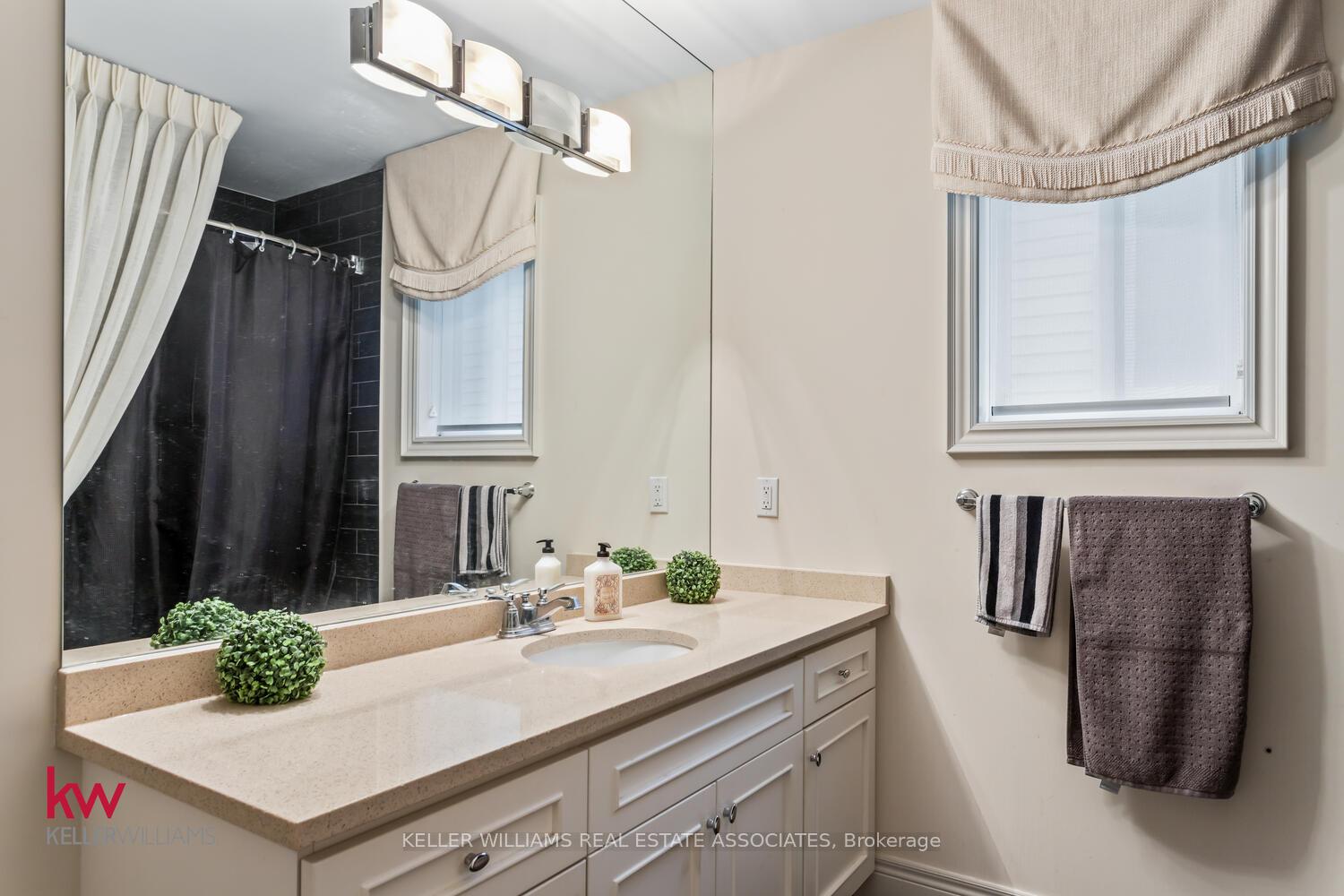Photo 19 of 691 Robert Ferrie Drive, Kitchener — HOMEH