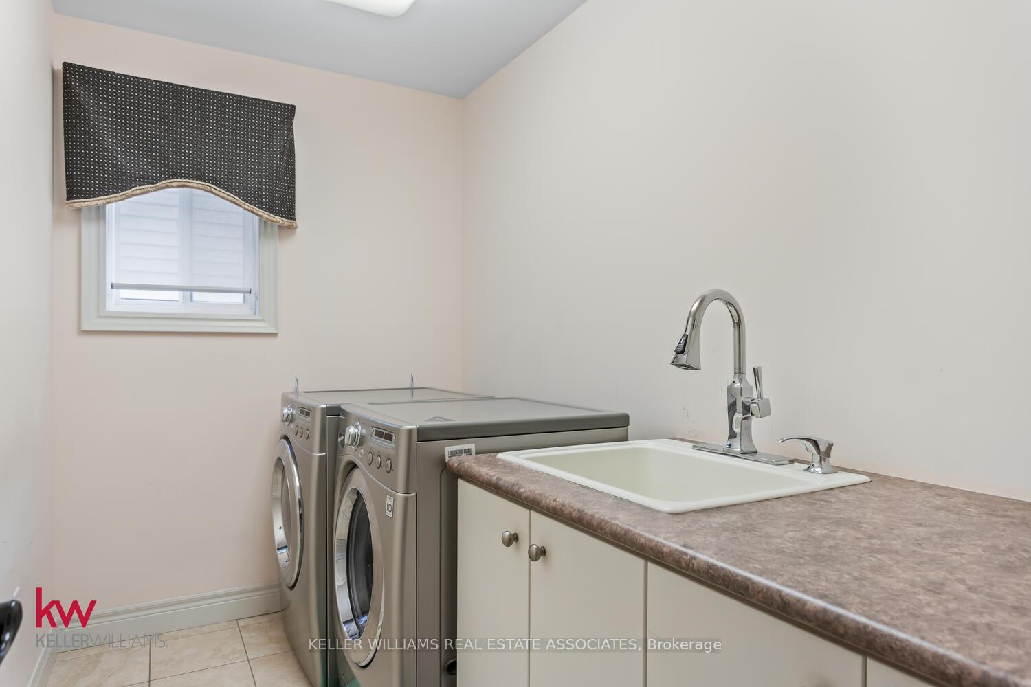 Photo 20 of 691 Robert Ferrie Drive, Kitchener — HOMEH