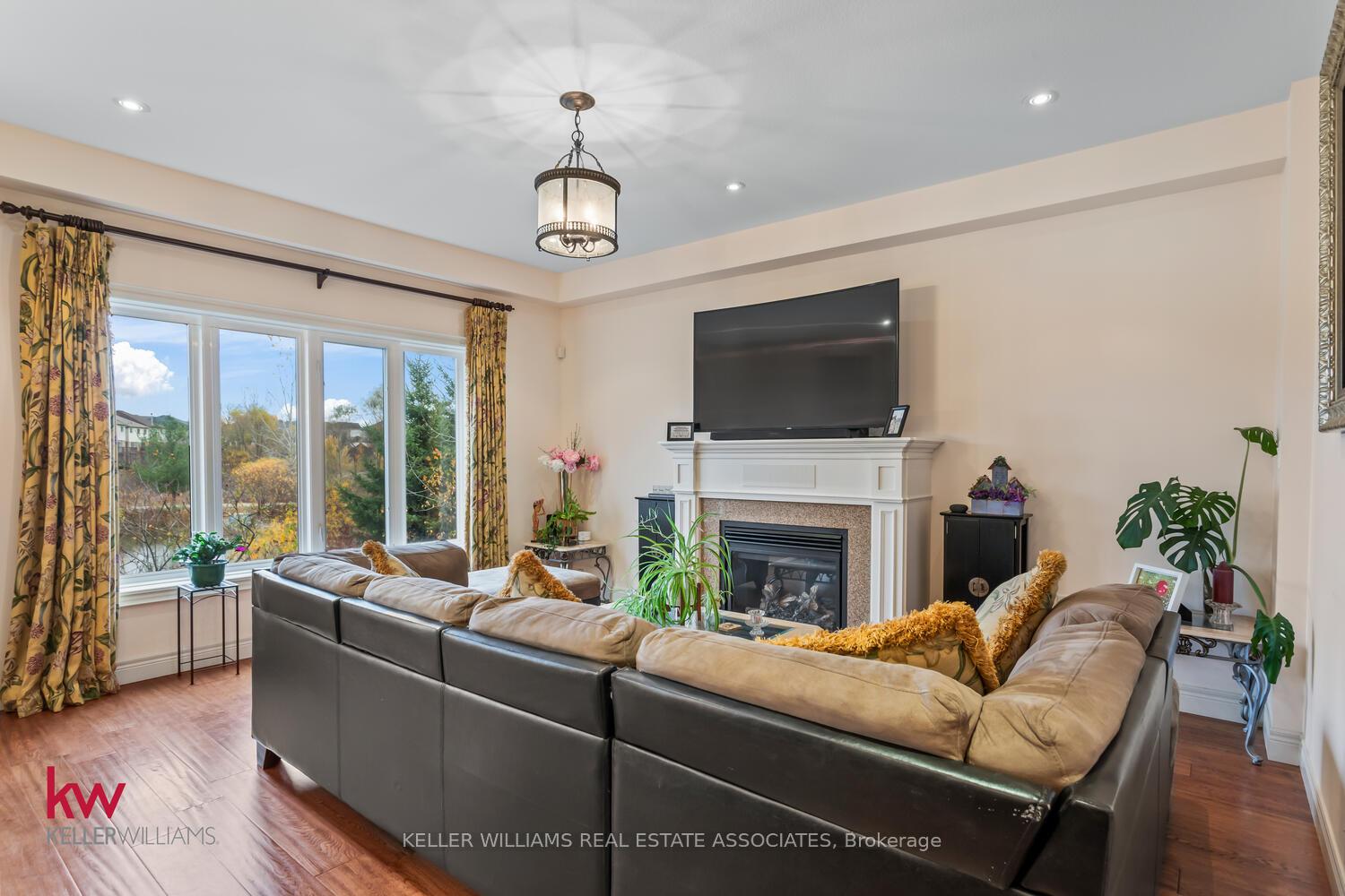 Photo 30 of 691 Robert Ferrie Drive, Kitchener — HOMEH