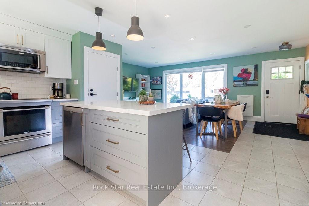 Photo 3 of Unit Upper, 16 Verona Place, Hamilton, Buchanan — HOMEH