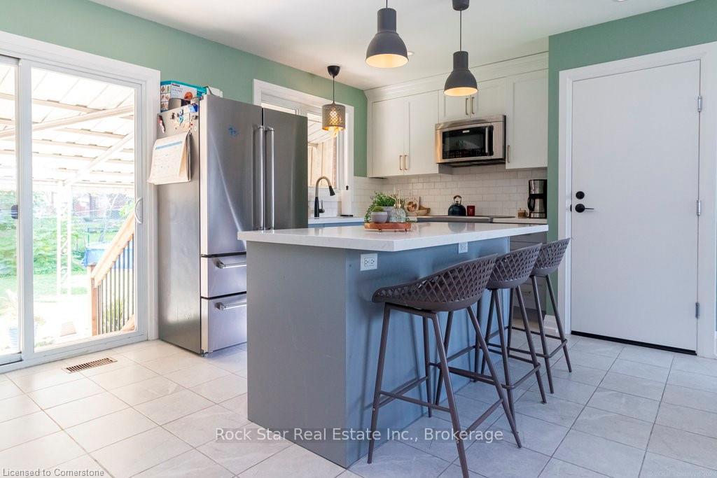 Photo 7 of Unit Upper, 16 Verona Place, Hamilton, Buchanan — HOMEH
