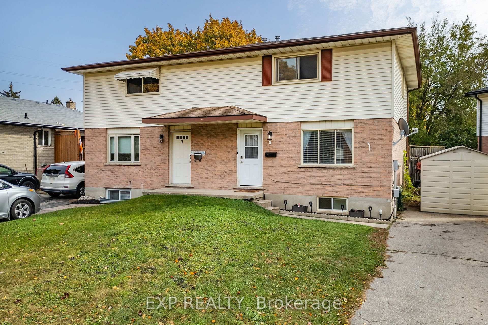Photo 1 of 9 Harvest Court, Kitchener — HOMEH