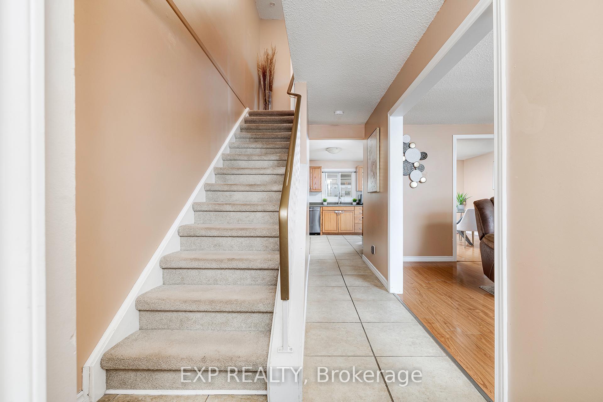 Photo 2 of 9 Harvest Court, Kitchener — HOMEH