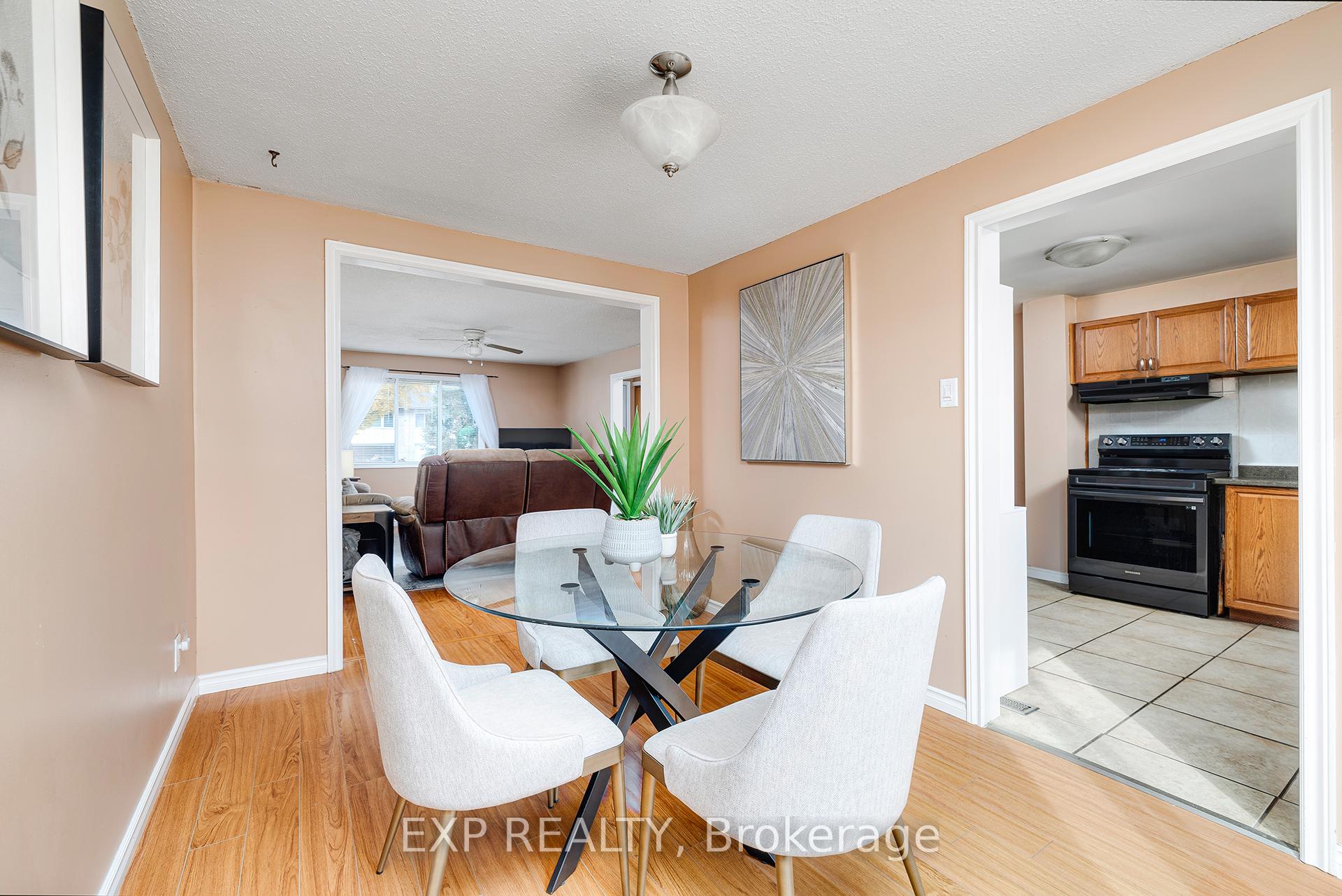 Photo 7 of 9 Harvest Court, Kitchener — HOMEH