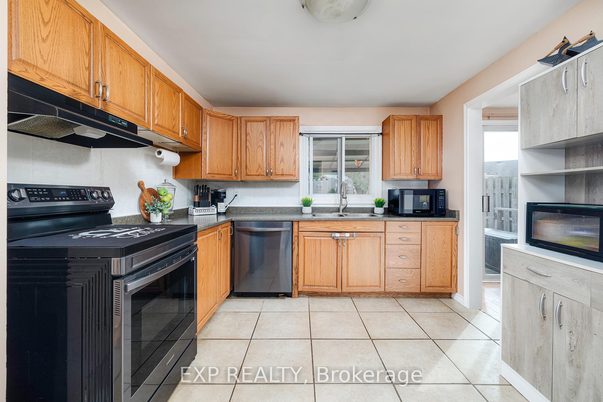 Photo 8 of 9 Harvest Court, Kitchener — HOMEH